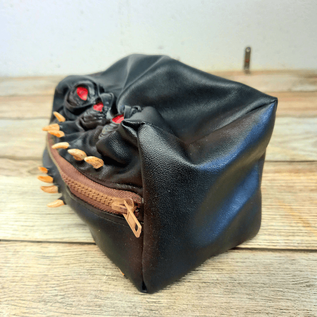 Trousse - monstre noir