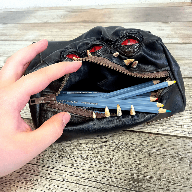 Trousse - monstre noir